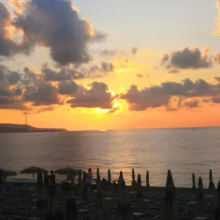 Calabria Collina Antico Casale Con Giardino Bio Naturale Self Service Attrezzato Vakantiehuis *