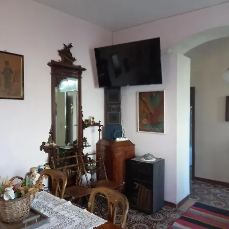 Calabria Collina Antico Casale Con Giardino Bio Naturale Self Service Attrezzato